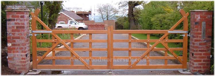 Wooden estates gates by Gate Expectations