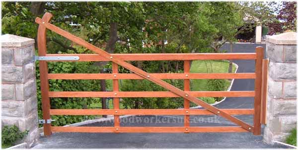Timber estate gates available in Hardwood and Softwood