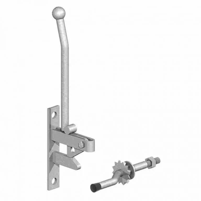 Hunting self locking gate catch with striker pin