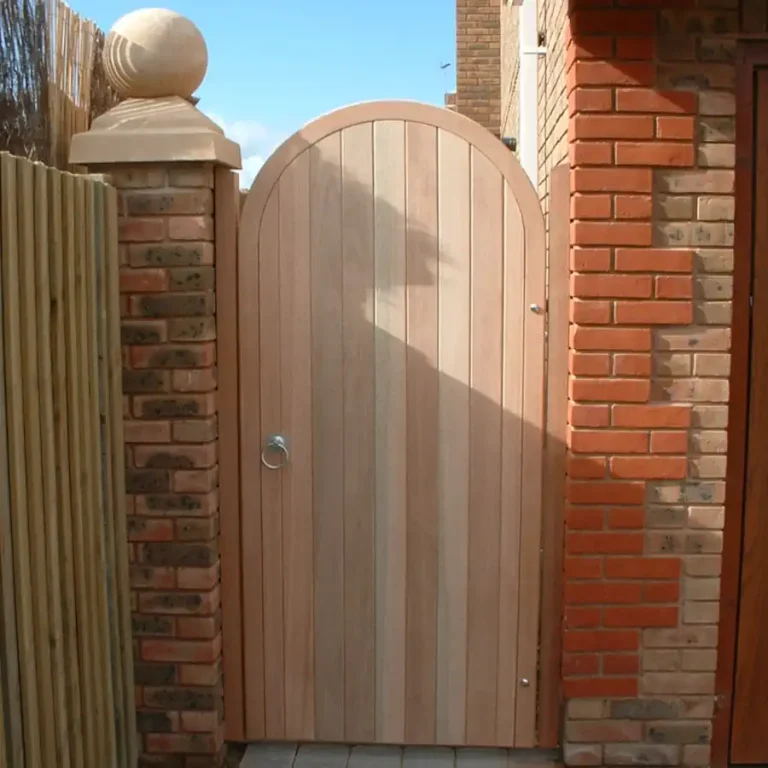semi circular arched headed gate