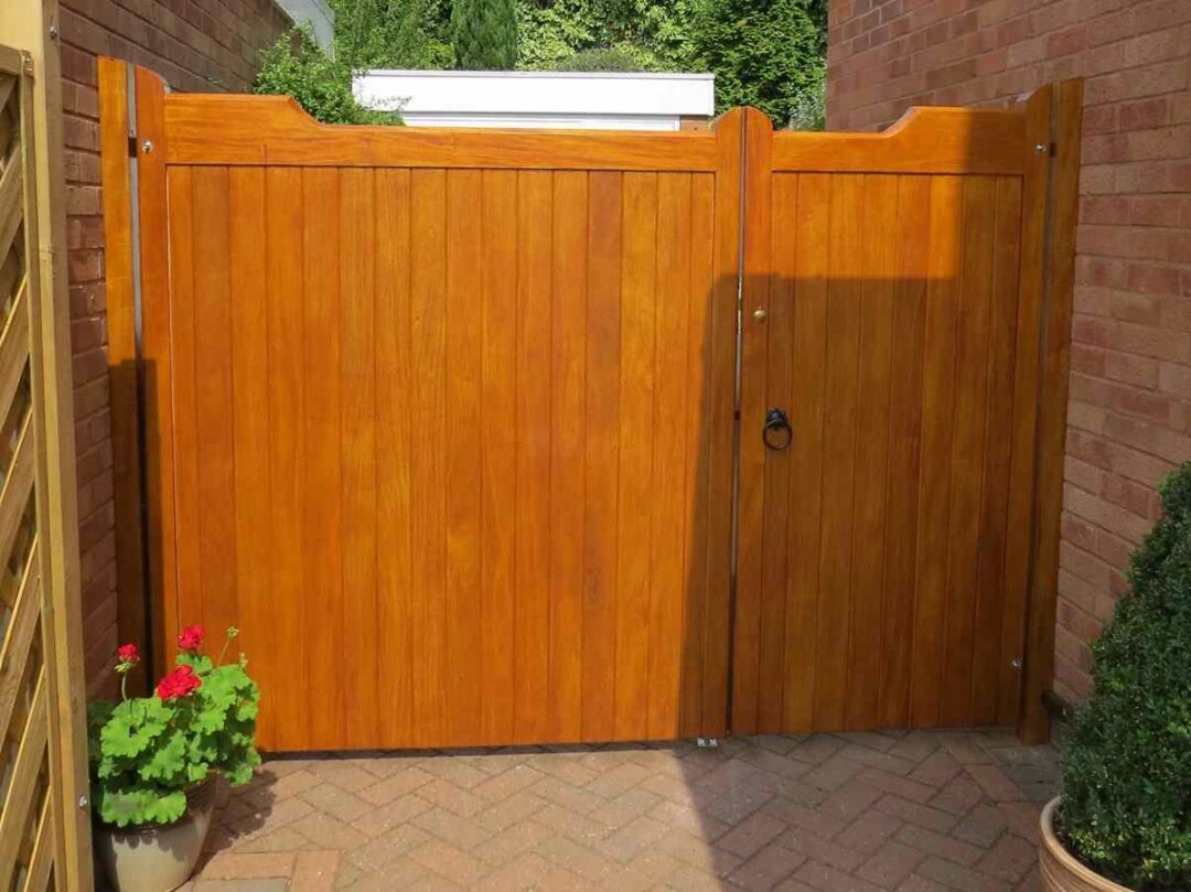 unequally split nannerch driveway gates