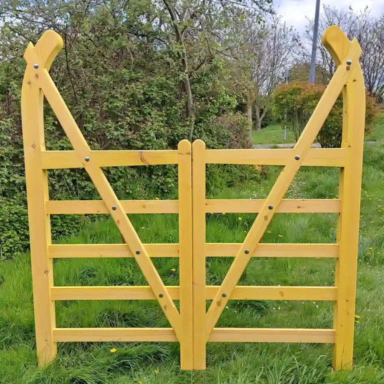 Estate gate pair softwood narrow